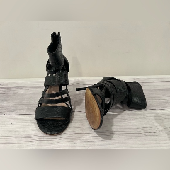 MICHAEL KORS black heels/size 6 - Picture 11 of 11